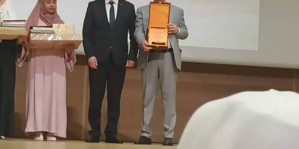 L'université de Biskra remporte le premier prix du concours national d'éducation environnementale, première édition, sous le slogan 
